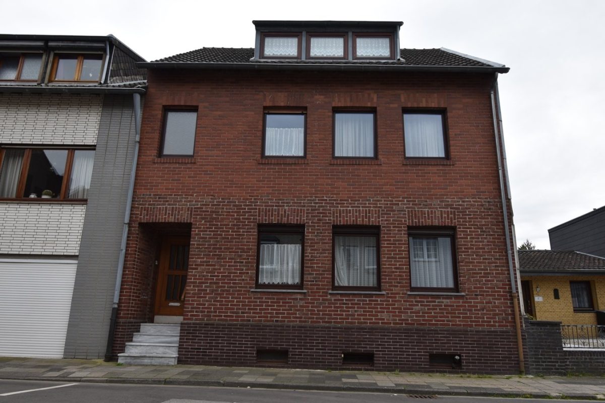 Immobilienangebot - Würselen - Wohnen - Bezugsfreies Ein- bis Zweifamilienhaus mit großem Garten in Scherberg