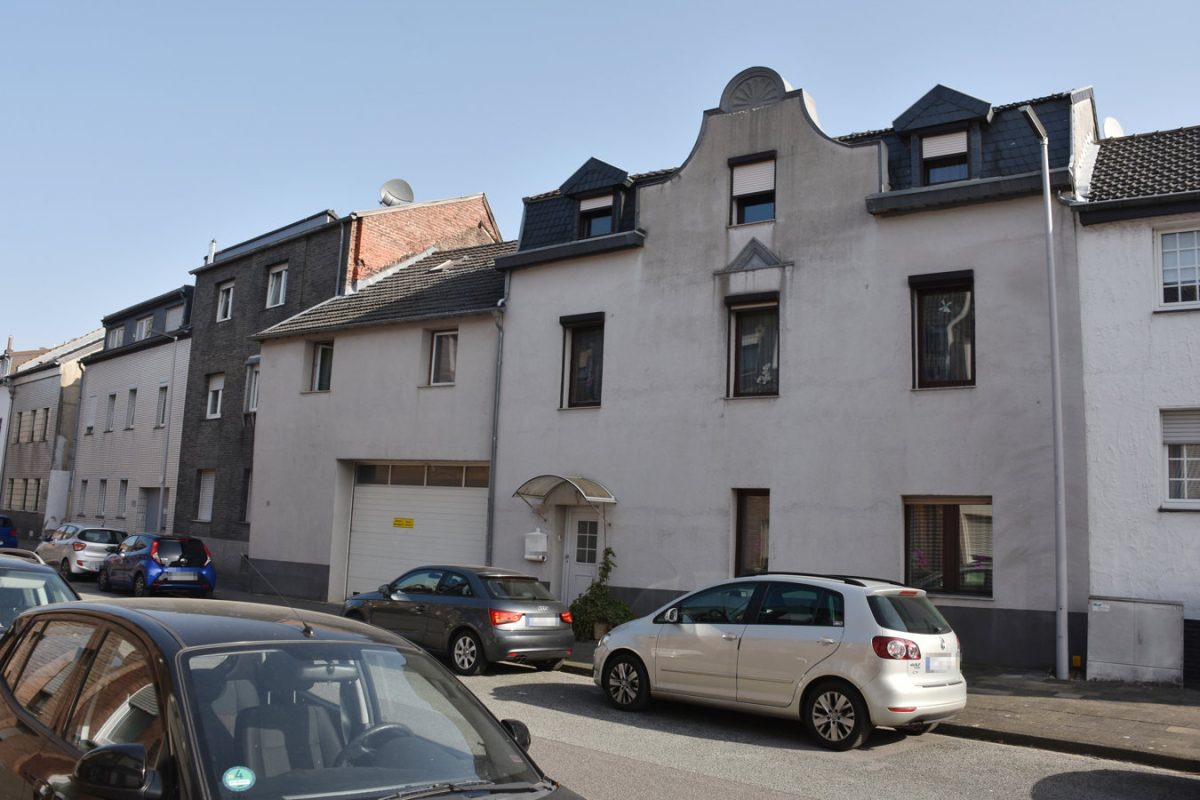 Immobilienangebot - Alsdorf - Renditehäuser - Dreifamilienhaus mit integrierter Halle