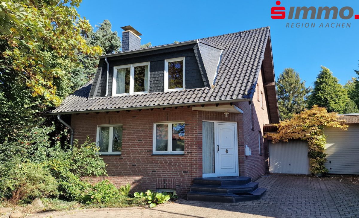 Immobilienangebot - Würselen-Elchenrath - Wohnen - Freistehendes Einfamilienhaus mit zwei Badezimmern im Herzen von Würselen