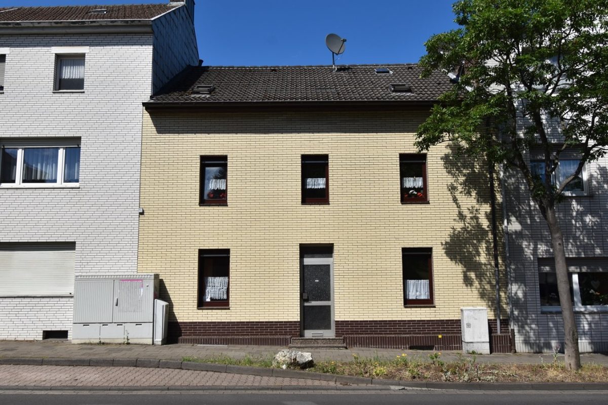 Immobilienangebot - Stolberg - Wohnen - Eigennutzer und Kapitalanleger aufgepasst!
Gepflegtes Dreifamilienhaus mit Garage in Münsterbusch