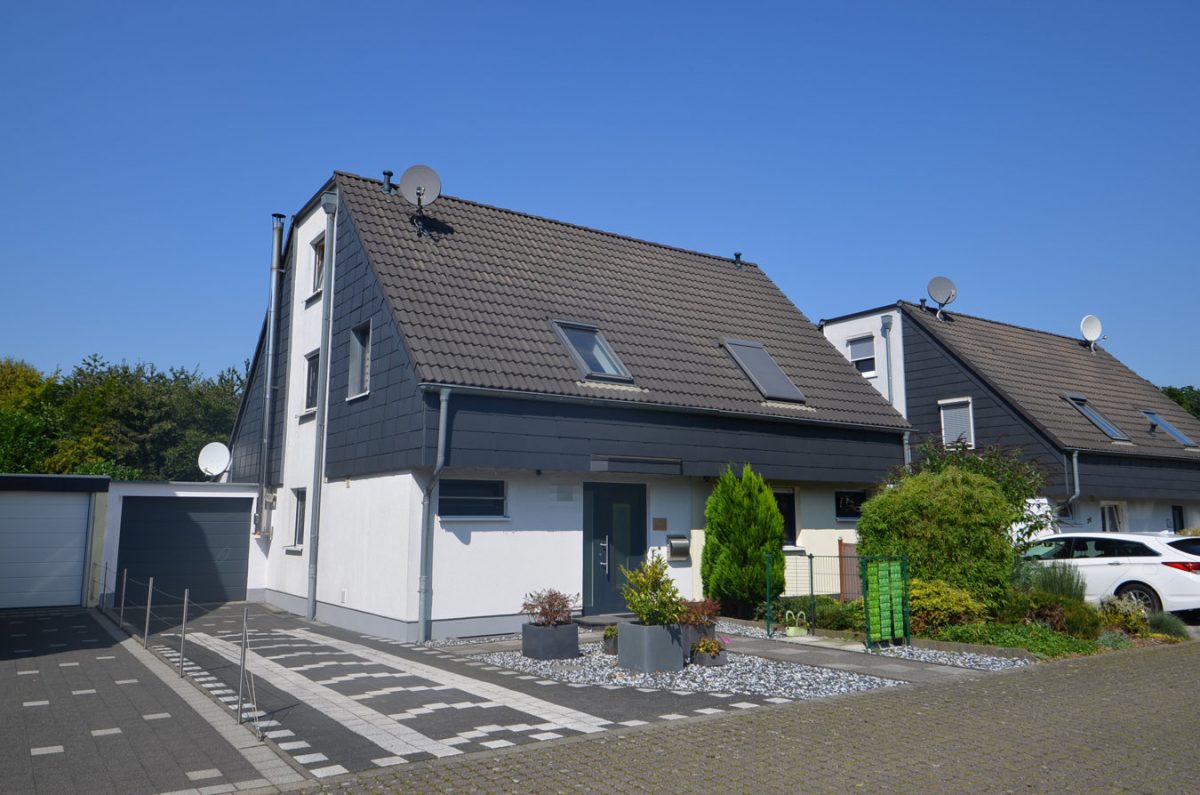 Immobilienangebot - Herzogenrath - Wohnen - Gepflegtes Einfamilienhaus mit Garage