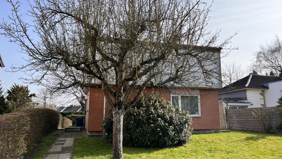 Immobilienangebot - Eschweiler - Wohnen - Freistehendes Einfamilienhaus mit ungewöhnlich großem Grundstück