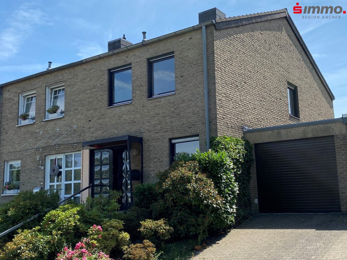 Immobilienangebot - Aachen - Wohnen - Einseitig angebautes Einfamilienhaus mit großem Grundstück in Südlage; Nähe Schloss Schönau