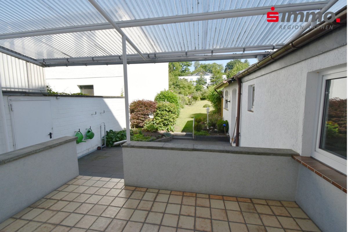 Immobilienangebot - Geilenkirchen - Wohnen - Großes Wohnhaus mit derzeitiger Nutzung als Dreifamilienhaus, im Zentrum von Geilenkirchen