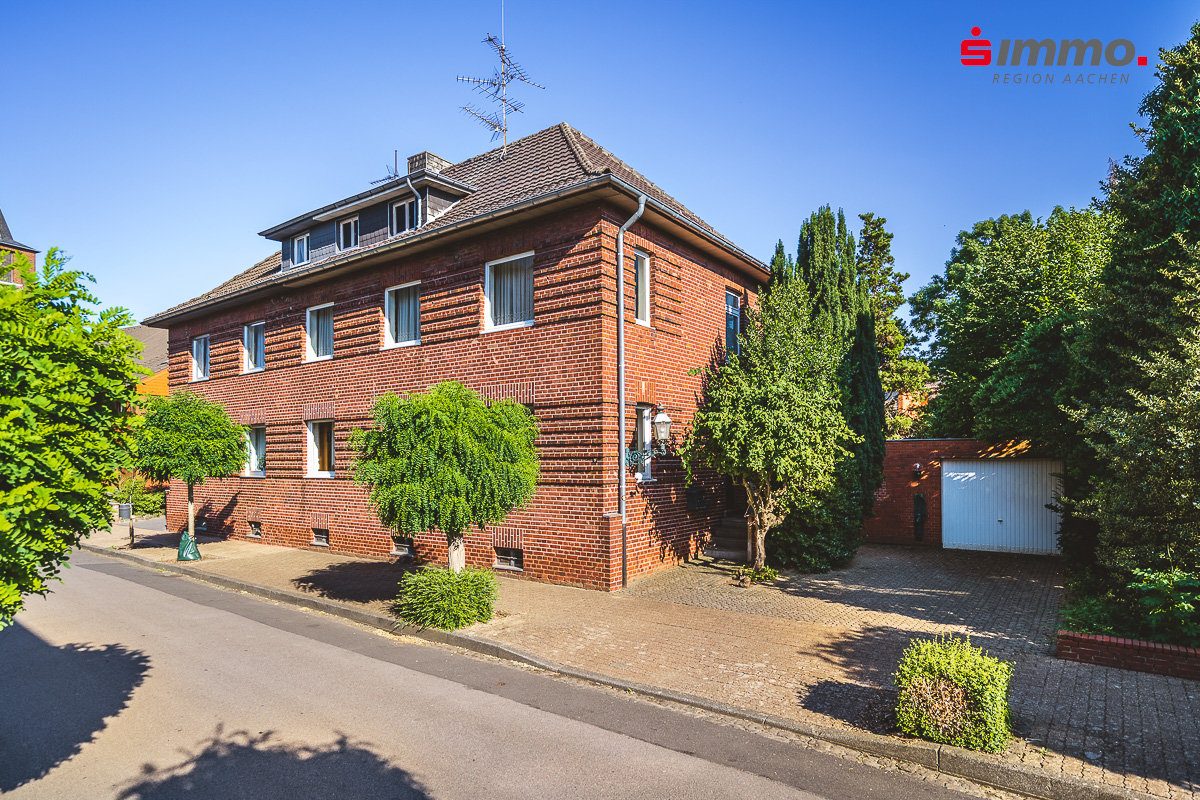 Immobilienangebot - Alsdorf - Wohnen - Großbürgerliche Doppelhaushälfte mit Garage und großem Grundstück