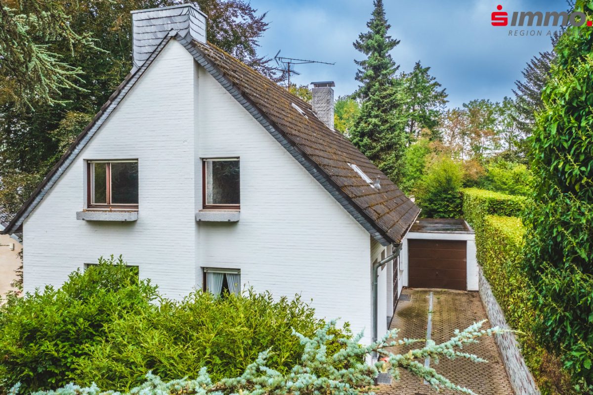 Immobilienangebot - Würselen - Wohnen - Freistehendes Einfamilienhaus mit parkähnlichem Grundstück am Rande des Wurmtals in Bardenberg