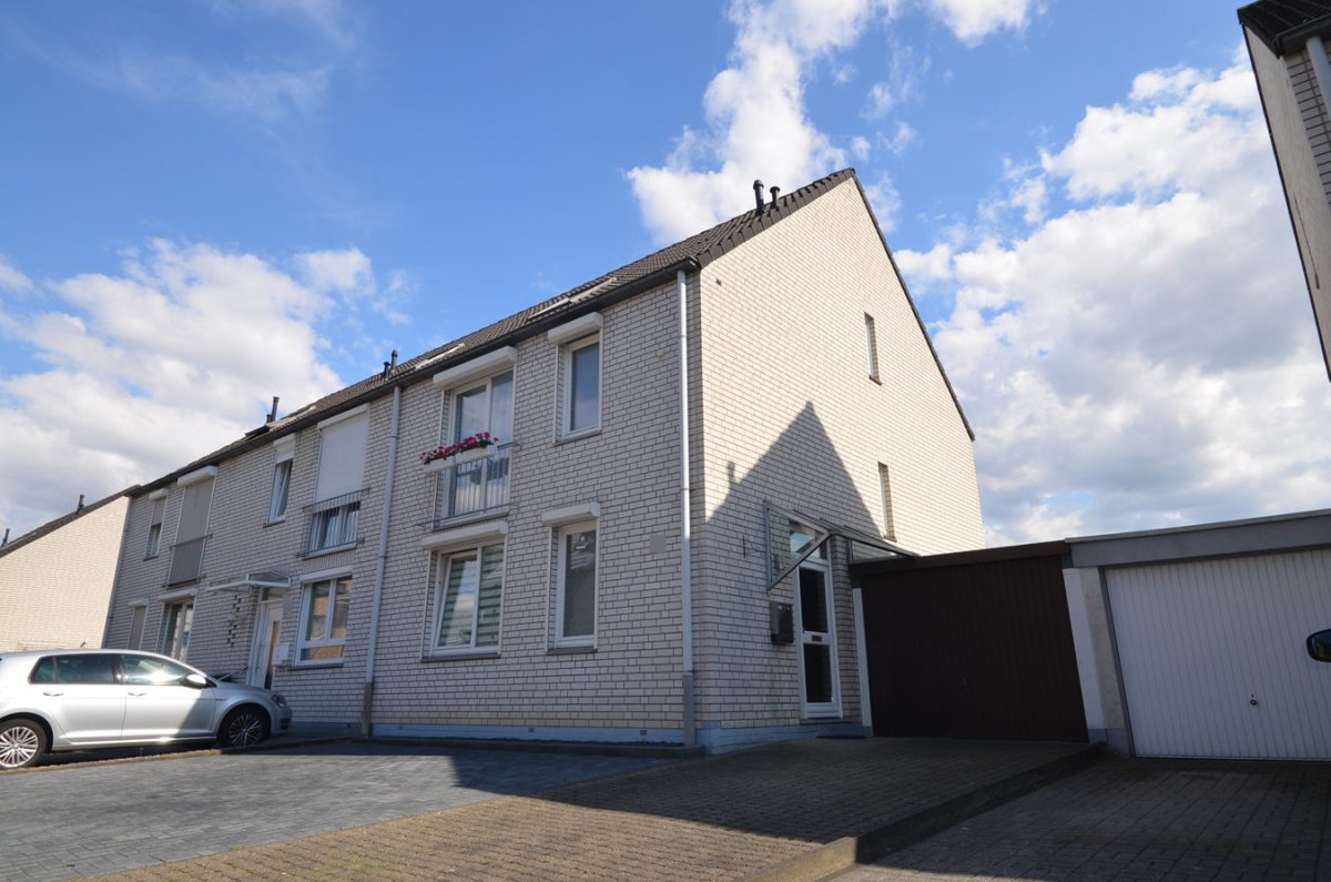 Immobilienangebot - Alsdorf - Wohnen - Neuwertige Doppelhaushälfte mit Garage