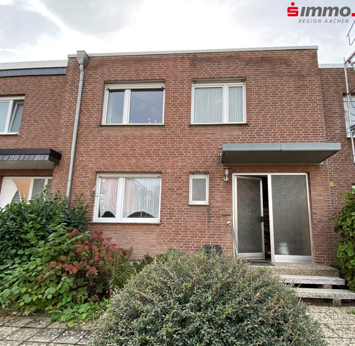 Immobilienangebot - Jülich - Wohnen - Geplegtes Einfamilienhaus mit Garage
zwischen Jülicher Innenstadt und Aldenhoven
