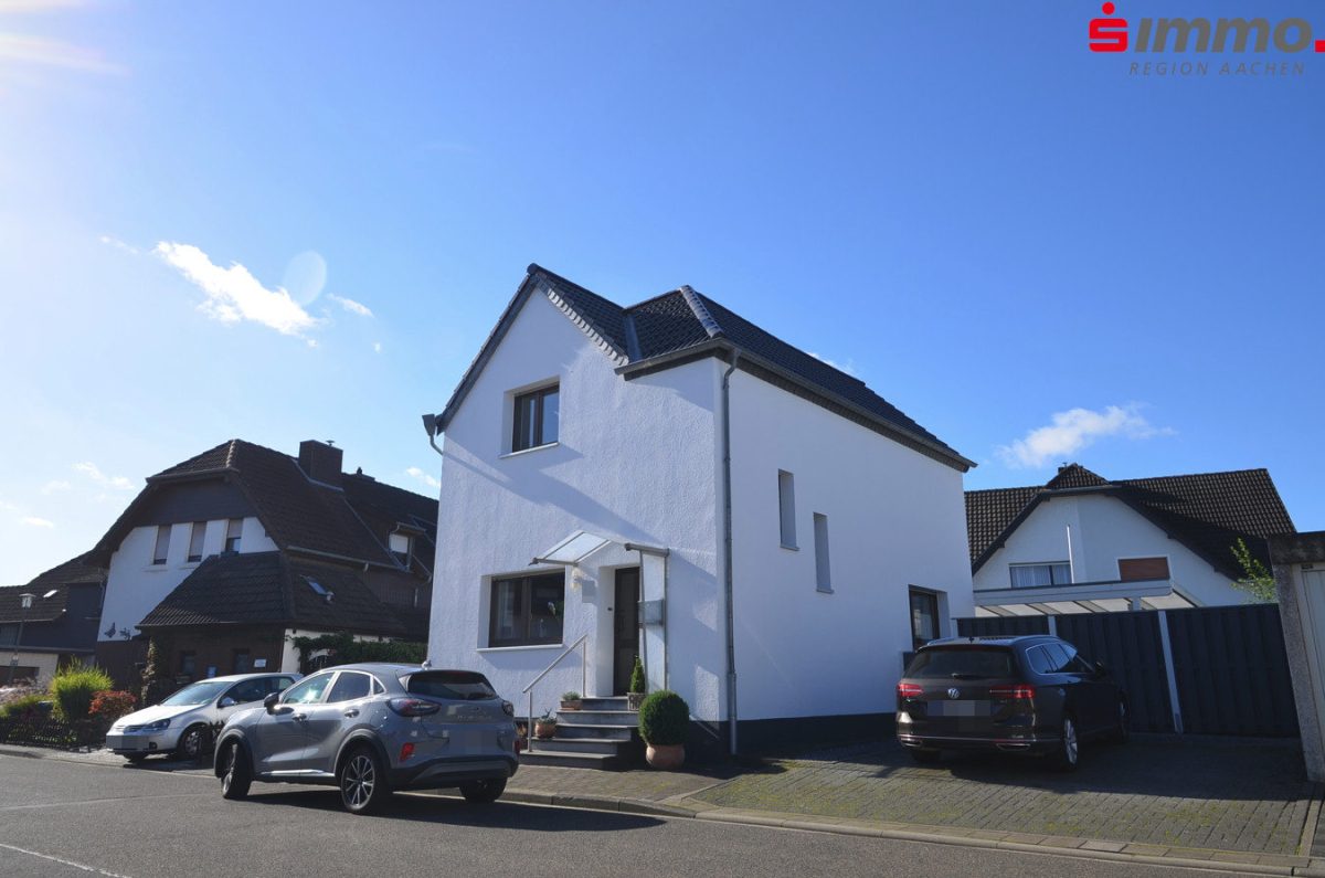 Immobilienangebot - Alsdorf - Wohnen - Saniertes, freistehendes Einfamilienhaus mit Garage