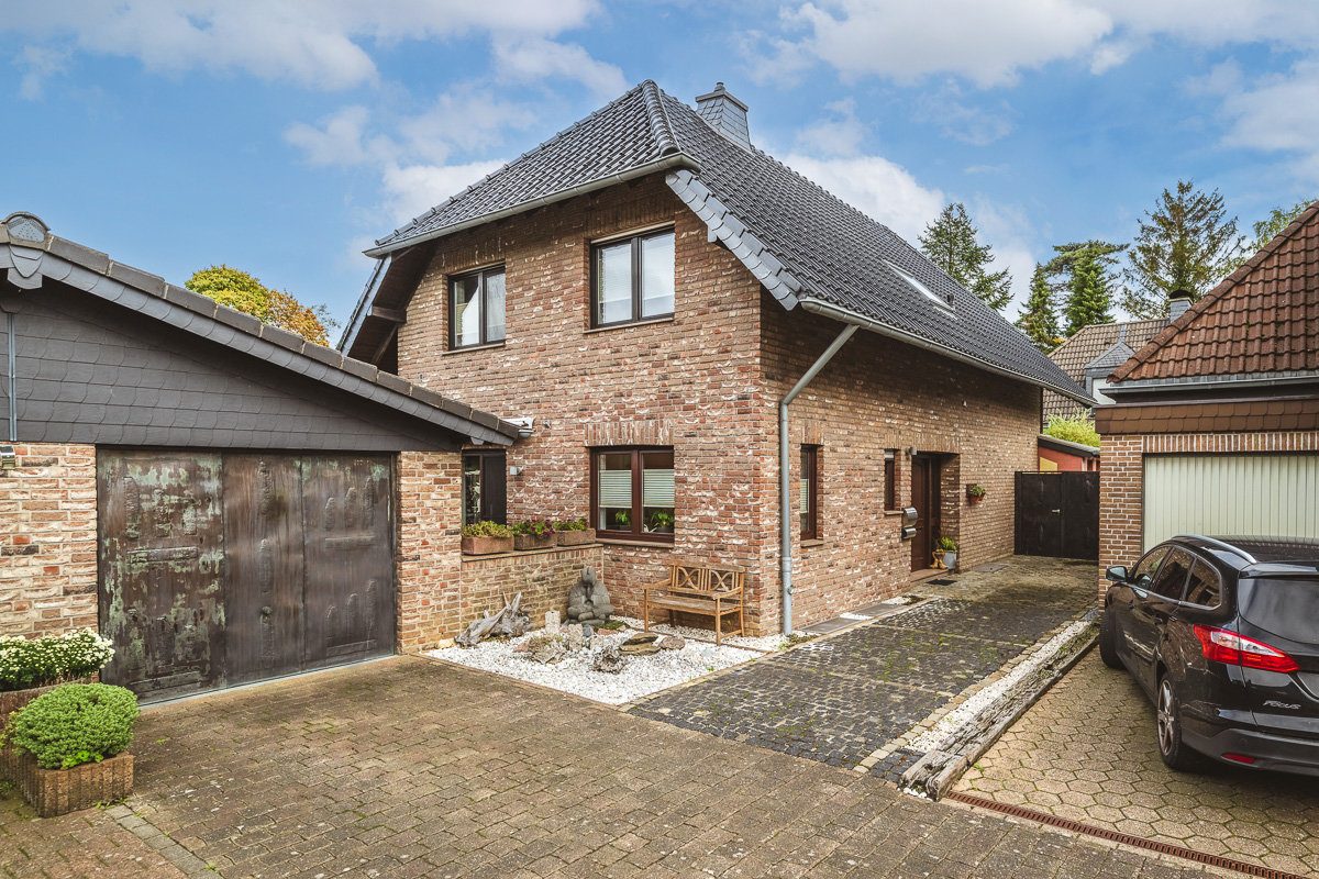 Immobilienangebot - Eschweiler - Wohnen - Solides, freistehendes Einfamilienhaus in begehrter Wohnlage