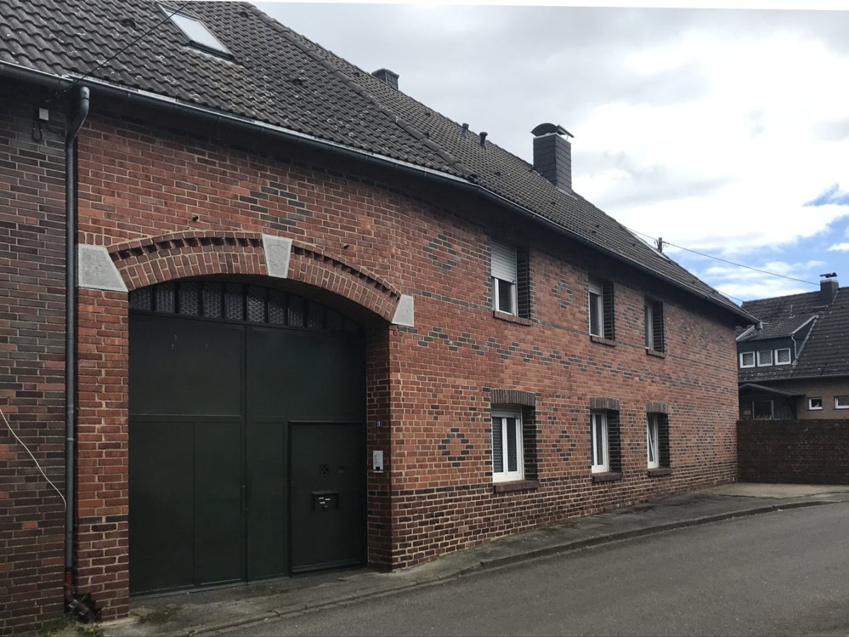 Immobilienangebot - Langerwehe - Wohnen - Vierkanthof als Wohn- und Geschäftshaus sowie ein Dreifamilienhaus