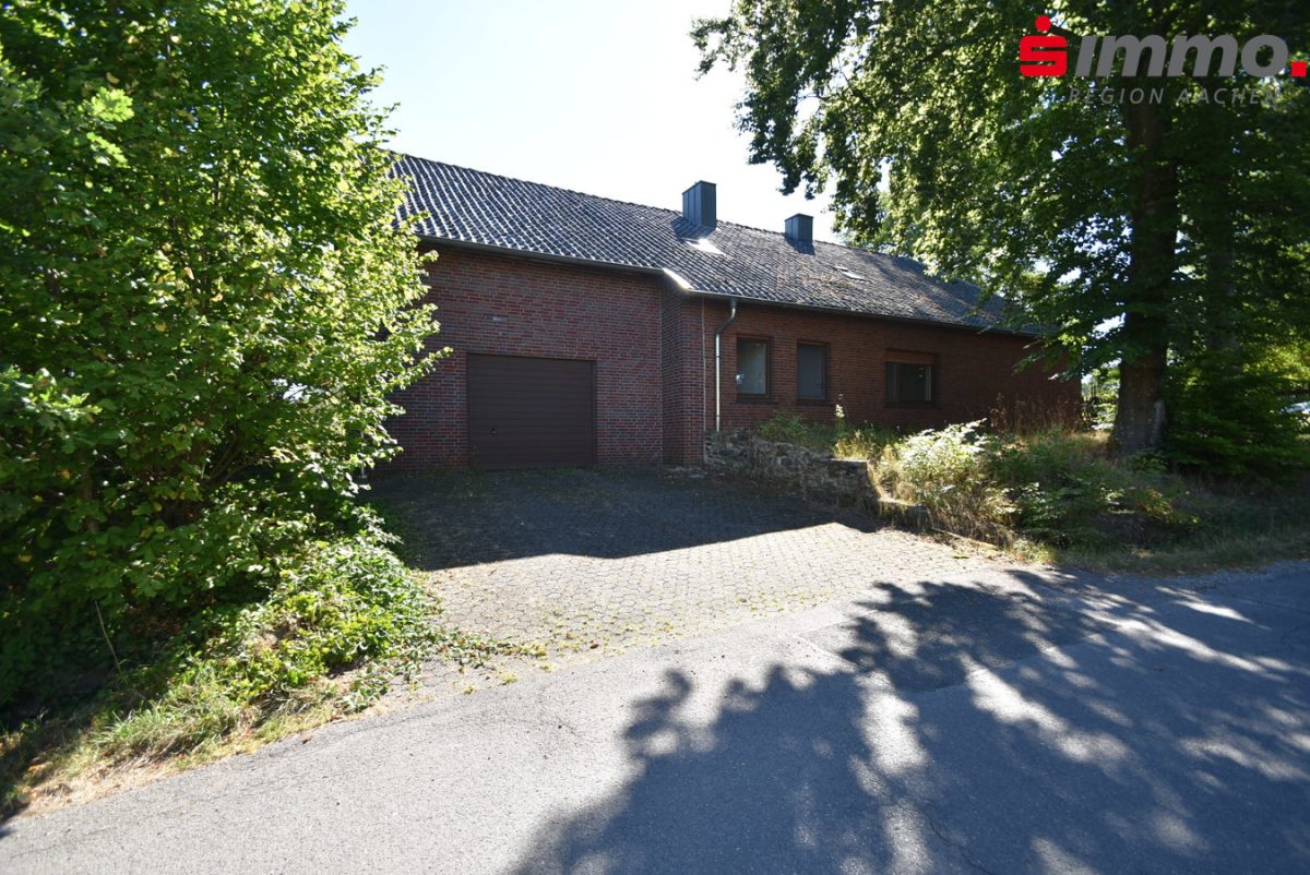Immobilienangebot - Roetgen - Wohnen - Großes Zweifamilienhaus im Rohbau mit viel Potenzial und großem Grundstück  in begehrter Lage von Roetgen