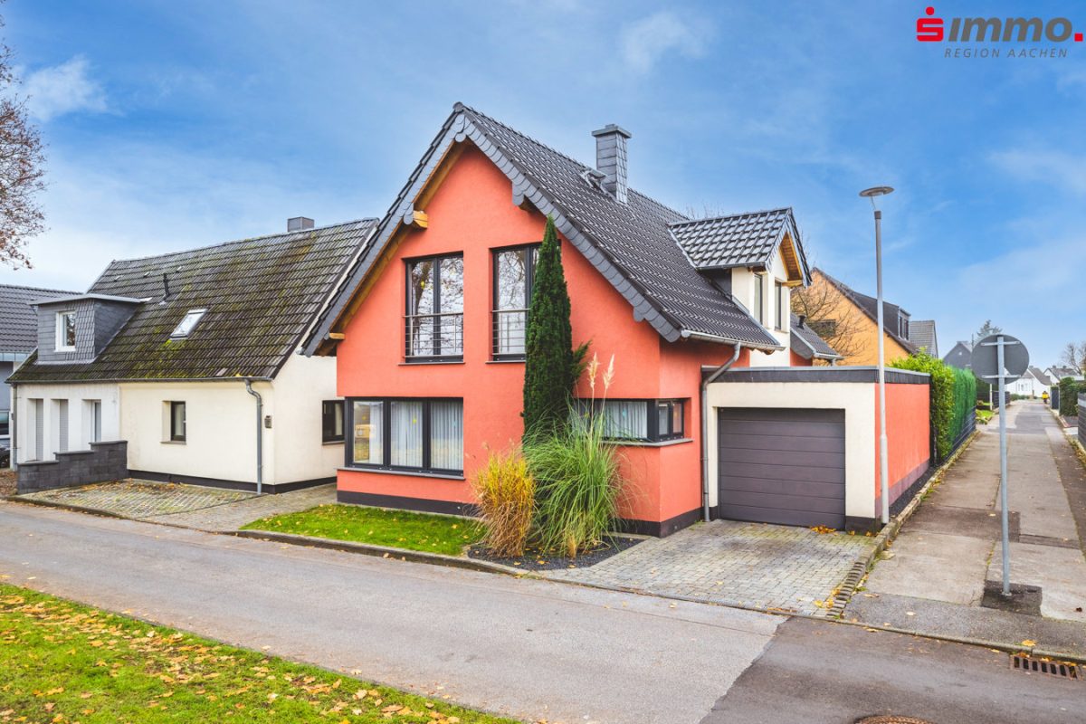 Immobilienangebot - Herzogenrath - Wohnen - Weiße Siedlung Merkstein!
Großes Wohnhaus mit zwei räumlich getrennten Einheiten und 9 Meter Garage