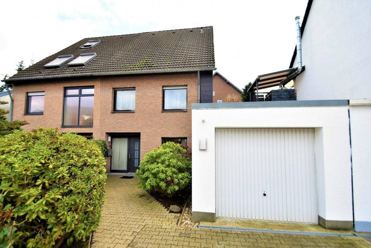 Immobilienangebot - Aachen - Wohnen - Gepflegte Doppelhaushälfte mit Doppelgarage und Solaranlage in ruhiger Lage