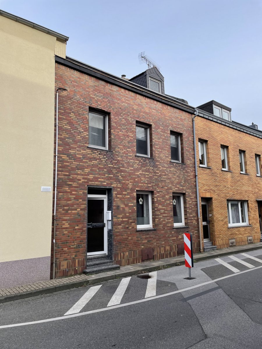 Immobilienangebot - Alsdorf - Wohnen - Großzügiges Einfamilienhaus mit Garten und Garage in zentraler, ruhiger Lage