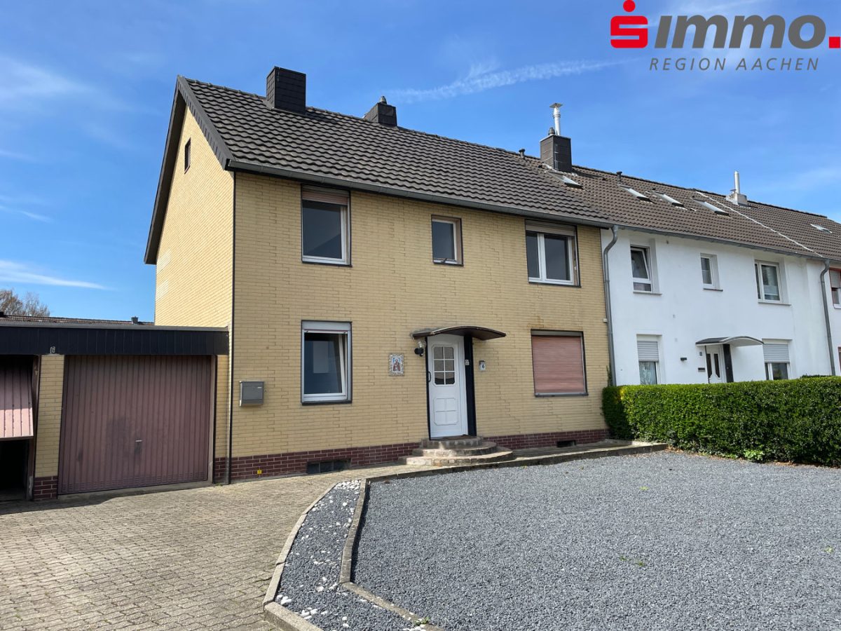Immobilienangebot - Alsdorf - Wohnen - Ruhig gelegenes, bezugsfreies Zweifamilienhaus mit Garten und zwei Garagen in Alsdorf-Ost