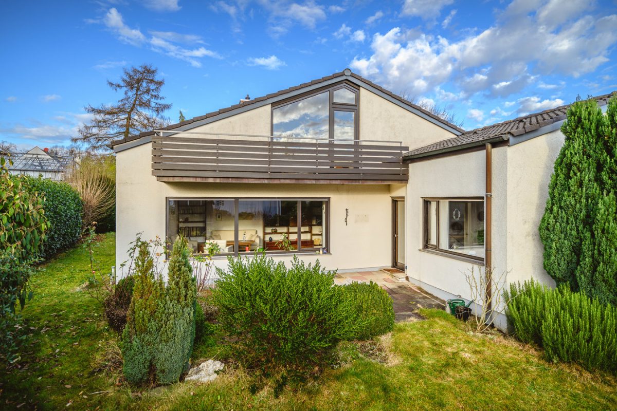 Immobilienangebot - Aachen - Wohnen - Freistehendes Einfamilienhaus mit Bungalowcharakter in gehobener Lage von Laurensberg