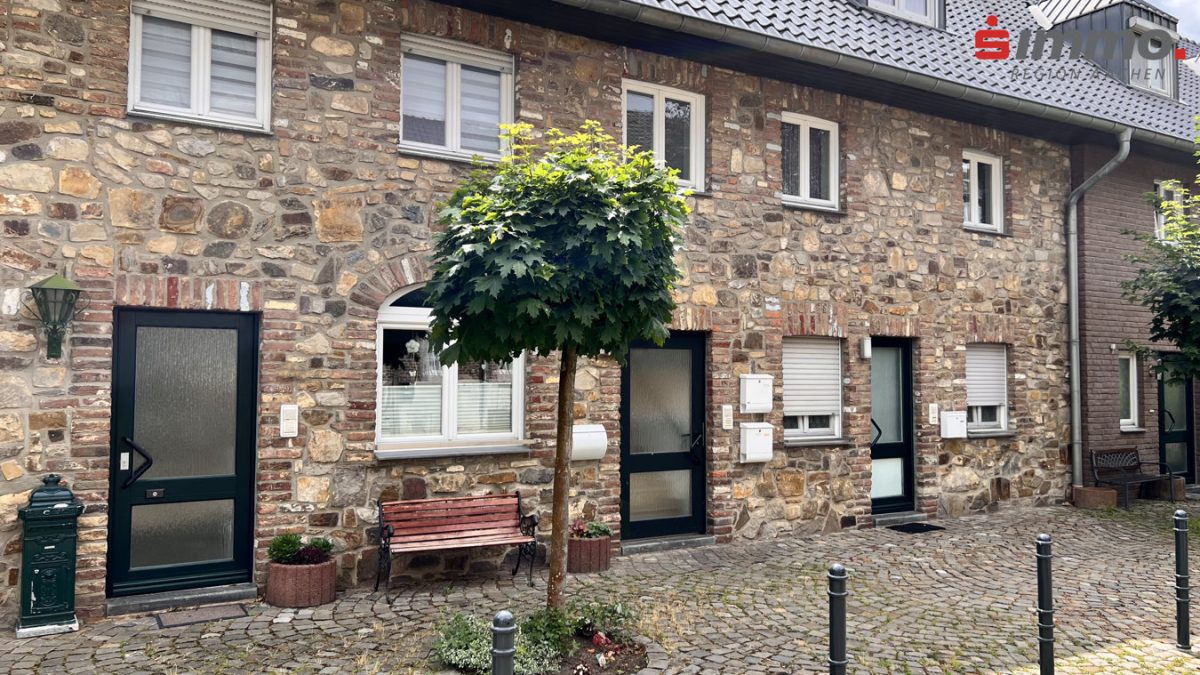 Immobilienangebot - Würselen - Wohnen - Bezugsfreie Maisonettewohnung mit Einbauküche 
und Garage in ruhiger und zentraler Lage