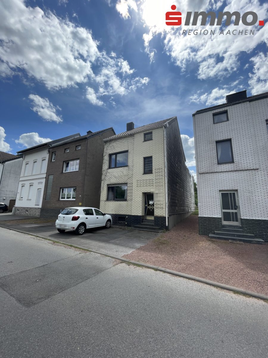 Immobilienangebot - Eschweiler - Wohnen - Großes, sanierungsbedürftiges Zweifamilienhaus mit großzügigem Garten