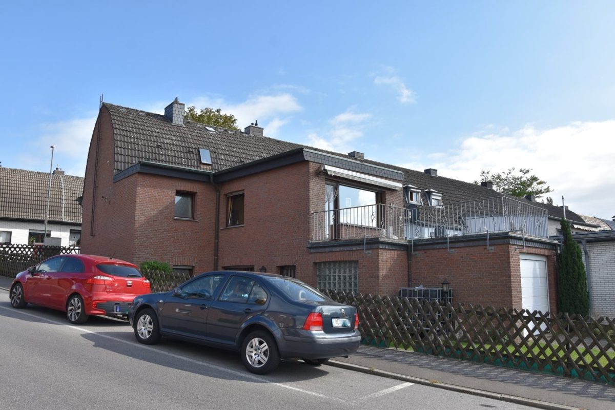 Immobilienangebot - Stolberg - Wohnen - Einseitig angebautes Zweifamilienhaus mit vielseitigen Nutzungsmöglichkeiten in Münsterbusch