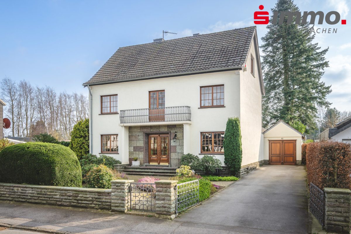 Immobilienangebot - Eschweiler - Wohnen - Großzügiges, charmantes Einfamilienhaus mit parkähnlichem Grundstück und Garage