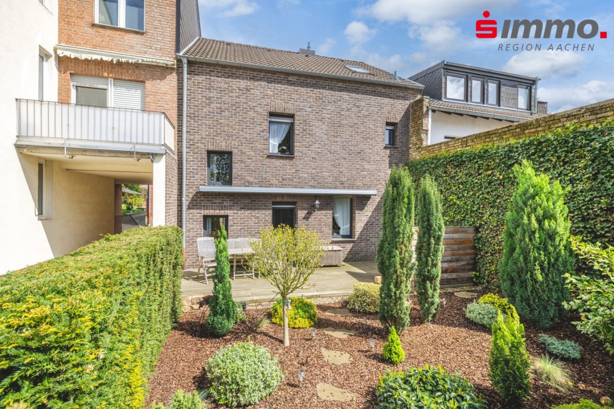 Immobilienangebot - Eschweiler - Wohnen - Einziehen und Wohlfühlen!
Umfassend saniertes Einfamilienhaus mit 2 Garagen in Dürwiß