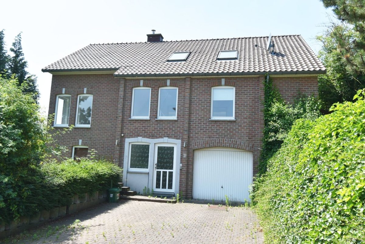 Immobilienangebot - Gemmenich - Wohnen - Freistehendes Einfamilienhaus mit großem Gartengrundstück, rund fünf Kilometer westlich von Aachen