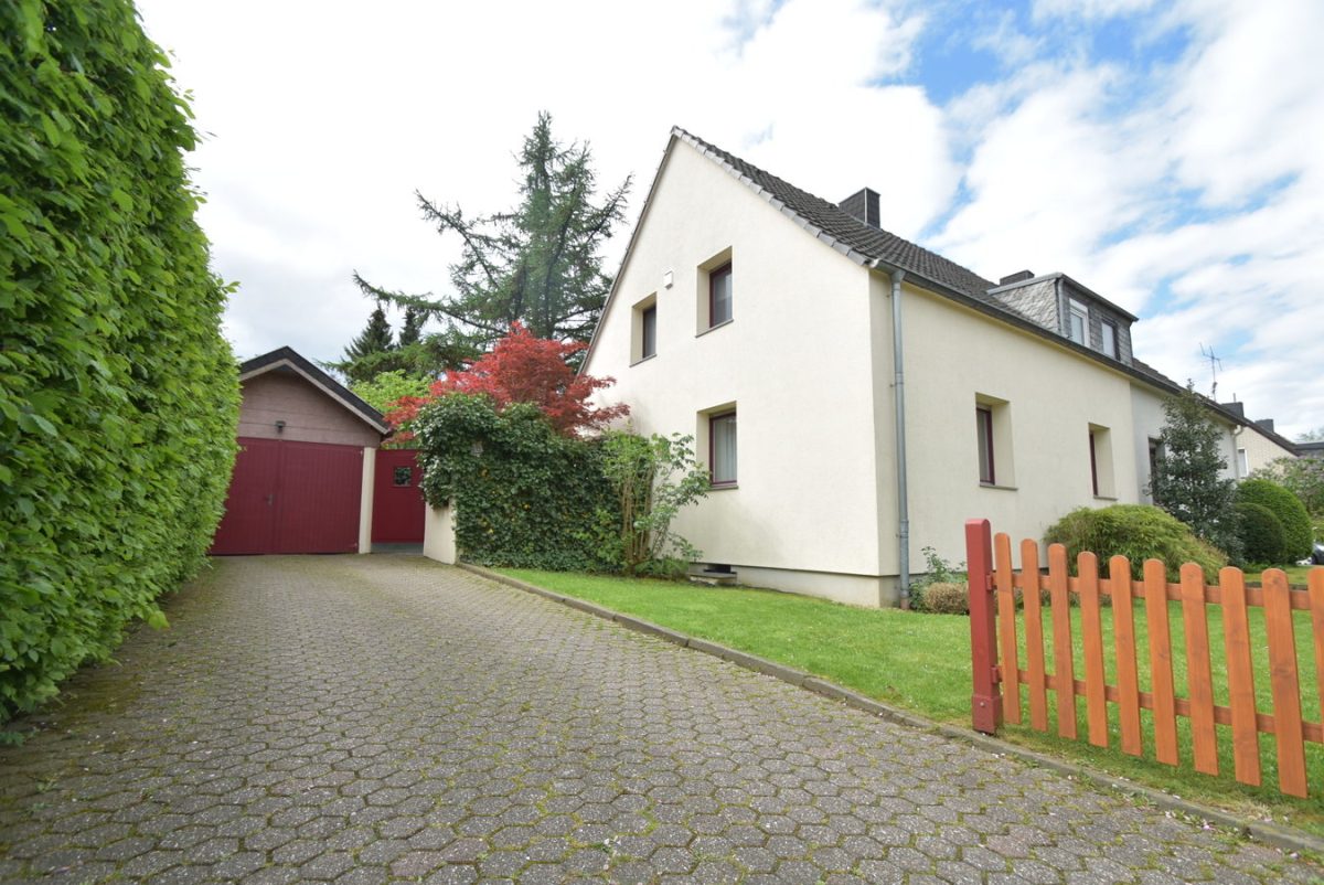 Immobilienangebot - Aachen - Wohnen - Sehr gepflegte Doppelhaushälfte mit Anbau und idyllischem Garten