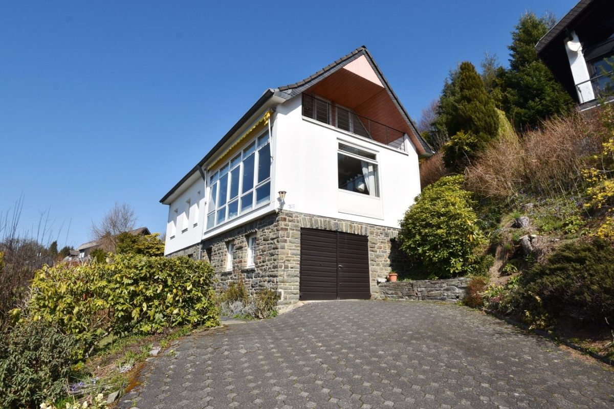 Immobilienangebot - Monschau - Wohnen - Freistehendes Einfamilienhaus mit traumhaftem Blick, oberhalb vom Zentrum