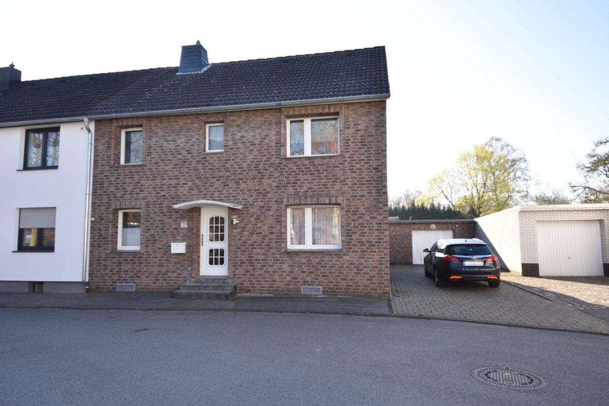 Immobilienangebot - Alsdorf - Wohnen - Geräumige Doppelhaushälfte am Rande der Bebauung