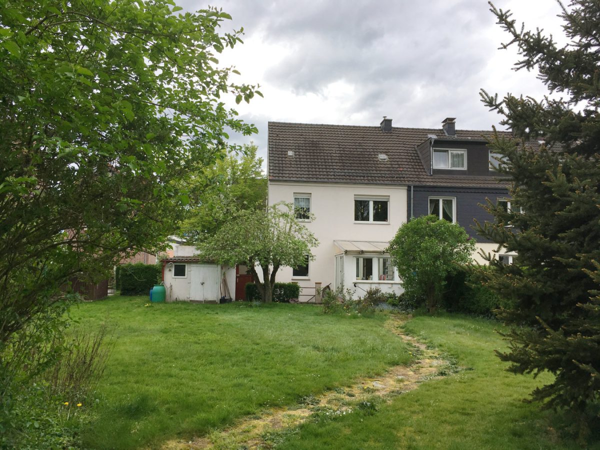 Immobilienangebot - Alsdorf - Wohnen - Bezugsfreies Ein- bis Zweifamilienhaus mit großem Garten in ruhiger Lage