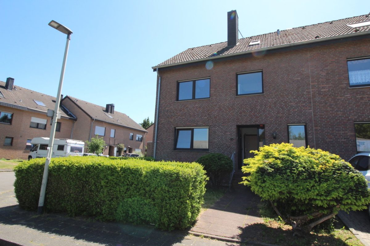 Immobilienangebot - Herzogenrath-Straß - Wohnen - Familienfreundliches Einfamilienhaus mit Garage und Südgarten in Herzogenrath-Straß
