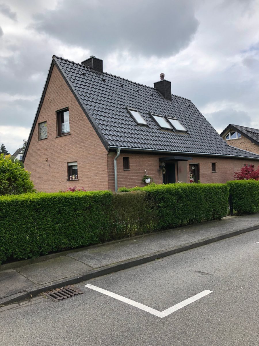 Immobilienangebot - Eschweiler - Wohnen - Freistehendes Einfamilienhaus mit Garten