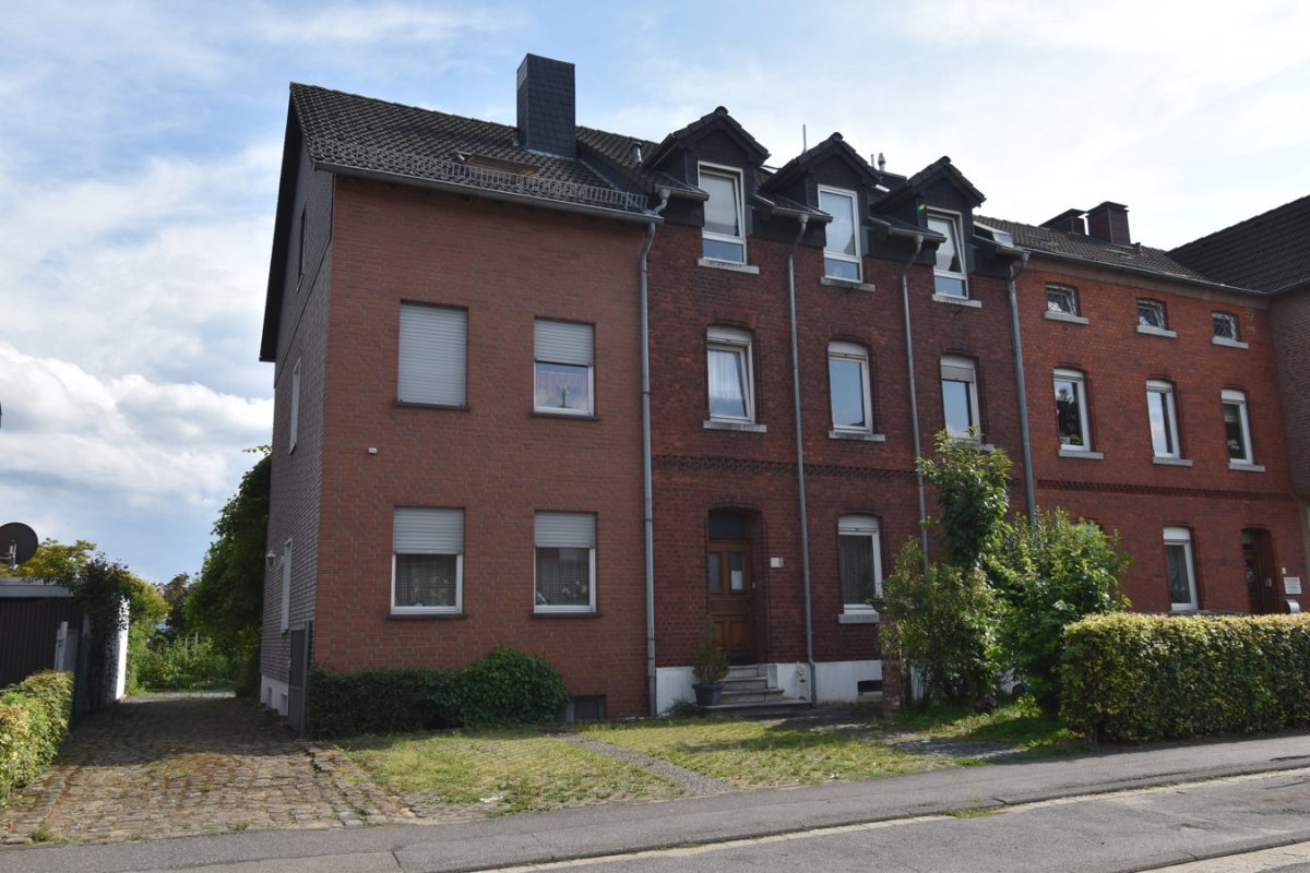 Immobilienangebot - Aachen - Wohnen - Bezugsfreies Dreifamilienhaus mit schönem Grundstück in Aachen-Brand
