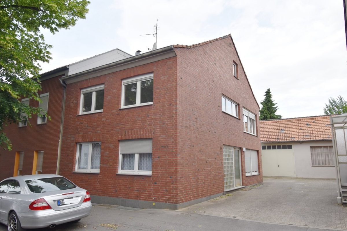 Immobilienangebot - Würselen - Wohnen - Solide Kapitalanlage!
Gepflegtes Zweifamilienhaus mit zwei Garagen in Bardenberg