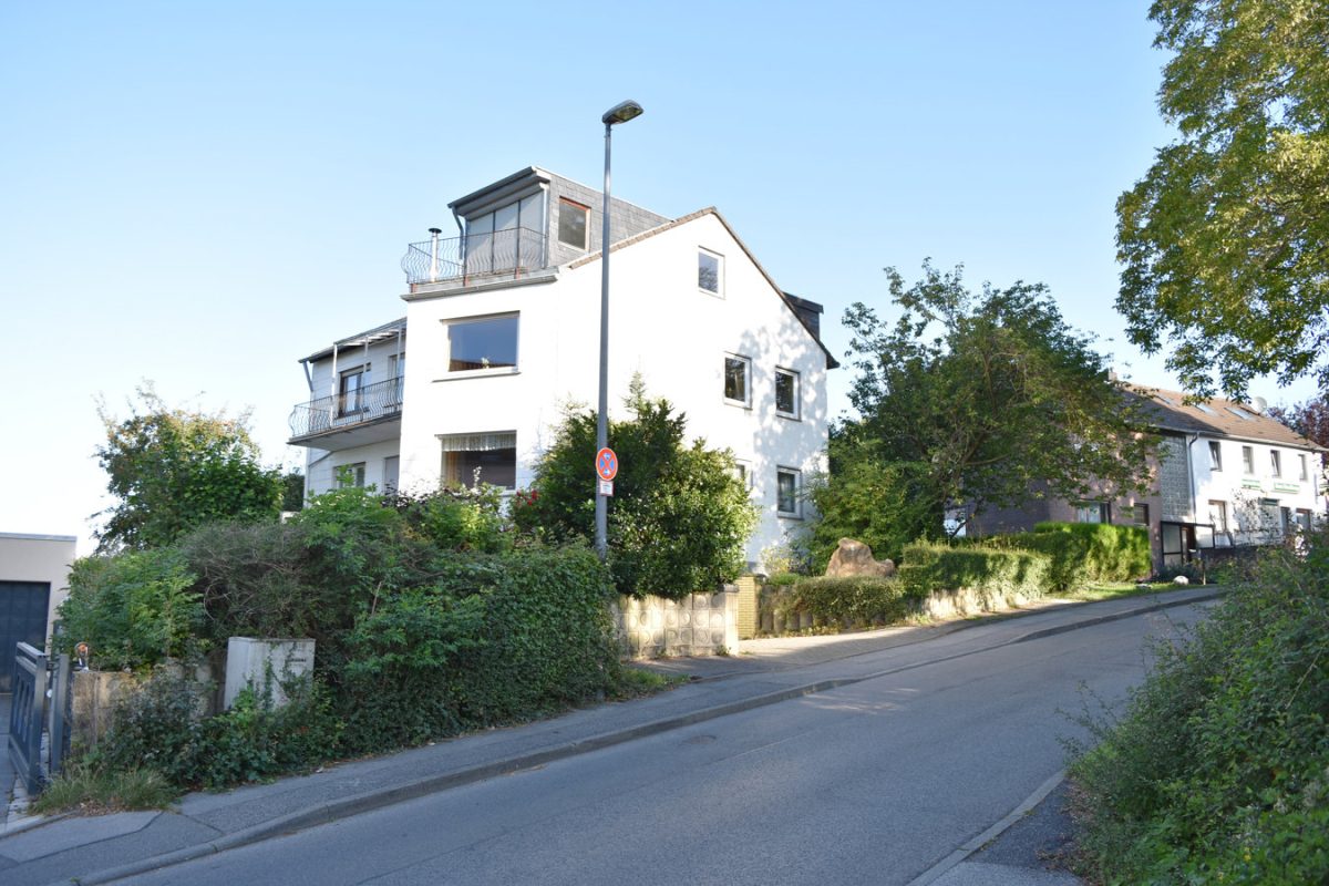 Immobilienangebot - Aachen - Wohnen - Freistehendes Zweifamilienhaus mit zwei  Einliegerwohnungen in traumhaft schöner Lage