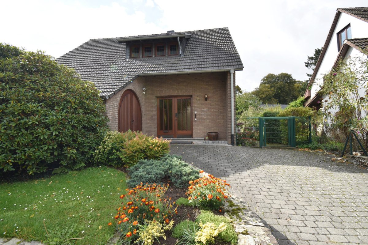 Immobilienangebot - Aachen - Wohnen - Freistehendes Einfamilienhaus mit Garage auf schönen Sonnengrundstück