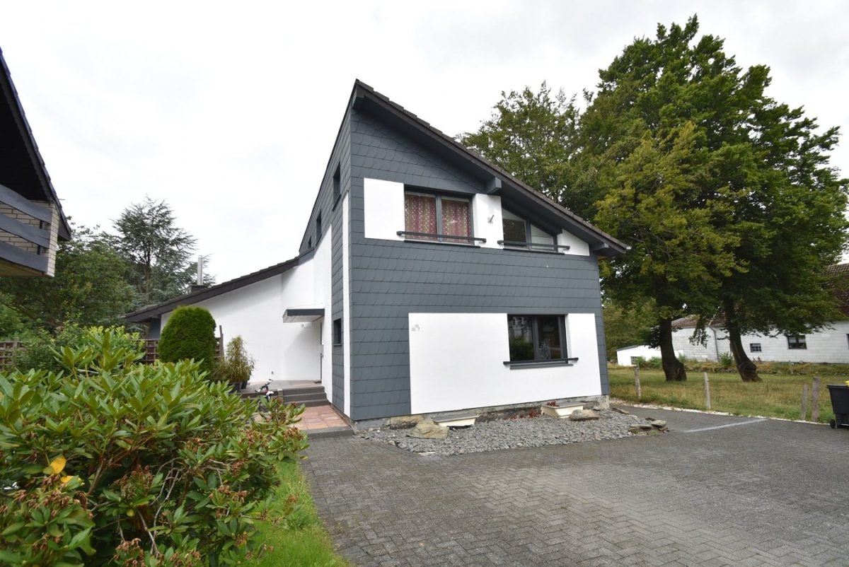 Immobilienangebot - Simmerath-Rollesbroich - Wohnen - Freistehendes Einfamilienhaus mit attraktivem Garten