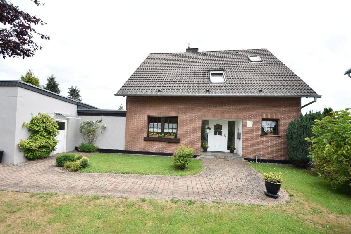 Immobilienangebot - Monschau-Mützenich - Wohnen - Freistehendes Einfamilienhaus mit schönem Garten und unverbautem Fernblick