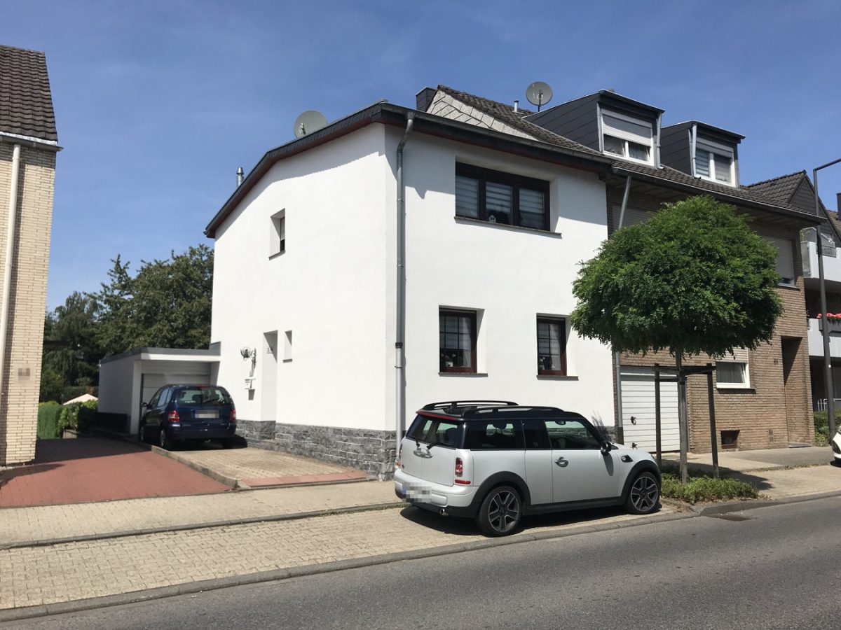 Immobilienangebot - Aachen - Wohnen - Charmantes Einfamilienhaus mit Garage auf ansprechendem Grundstück