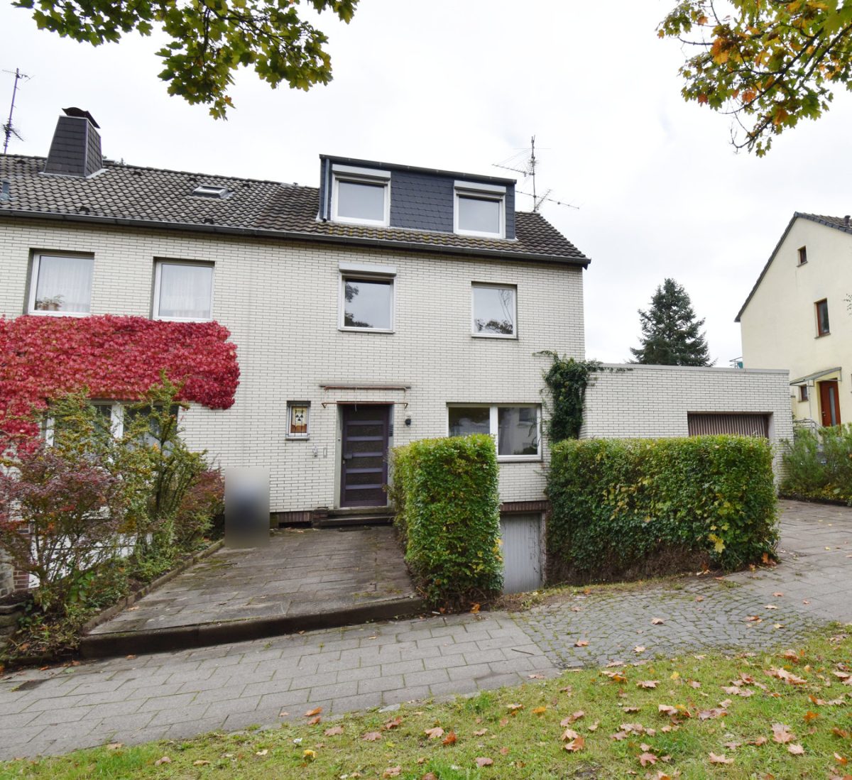 Immobilienangebot - Aachen - Wohnen - Großzügiges Ein/- bis Zweifamilienhaus mit 2 Garagen in beliebter Wohnlage von Aachen Burtscheid