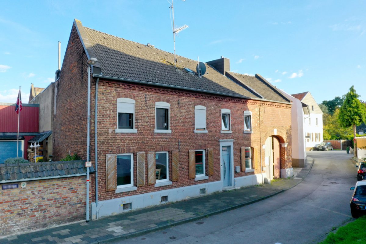 Immobilienangebot - Aldenhoven - Wohnen - Modernsierungsbedürftiger Vierkanthof mit Einliegerwohnung und großem Grundstück