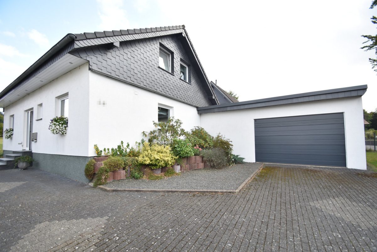 Immobilienangebot - Monschau-Höfen - Wohnen - Top gepflegtes Einfamilienhaus mit großer Garage in ruhiger und naturverbundener Lage