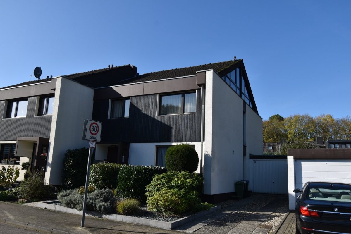 Immobilienangebot - Aachen - Wohnen - Bezugsfreies Einfamilienhaus in Richterich mit viel Platz für die große Familie
