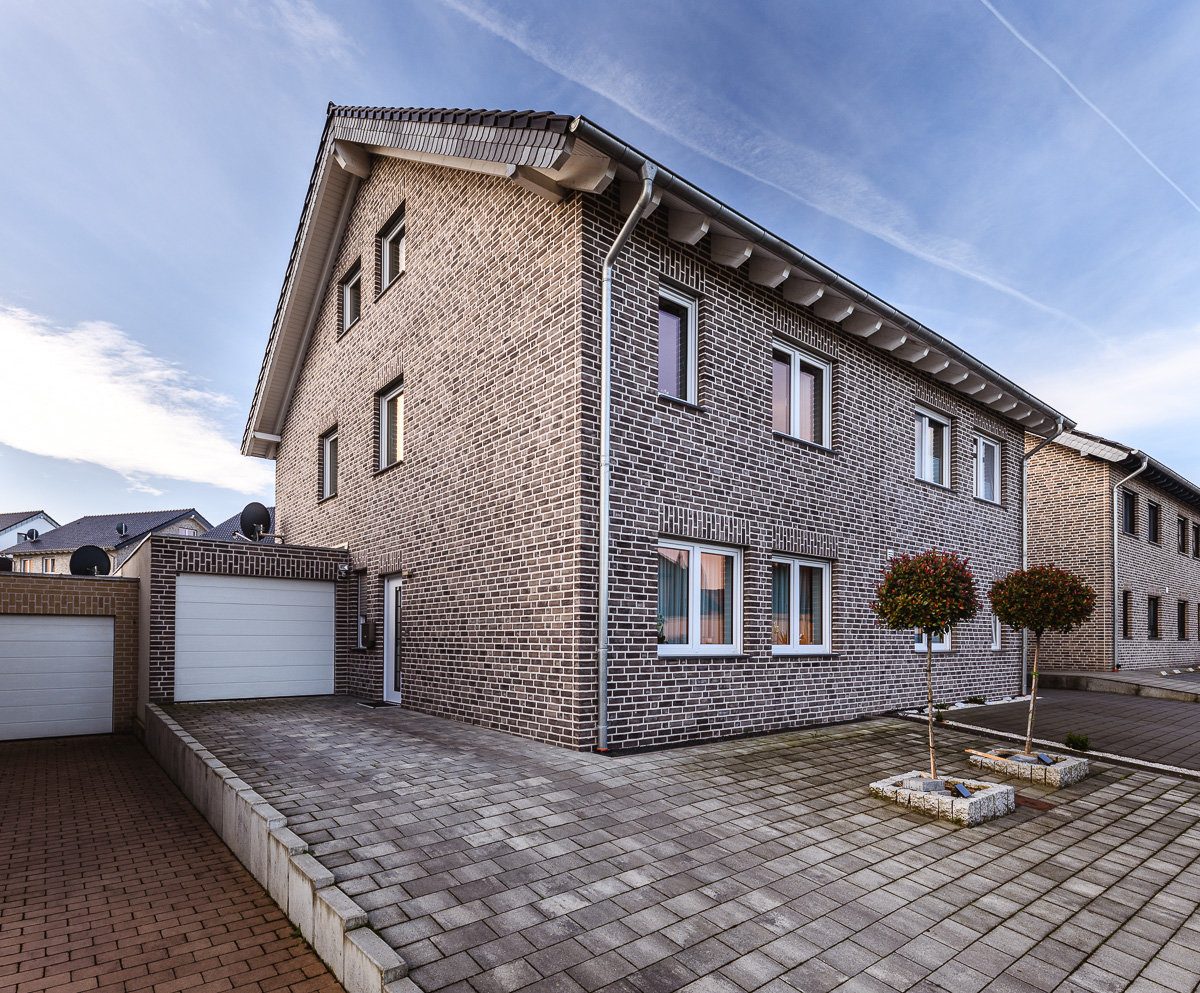 Immobilienangebot - Herzogenrath - Wohnen - Neuwertiges Einfamilienhaus mit großer Garage