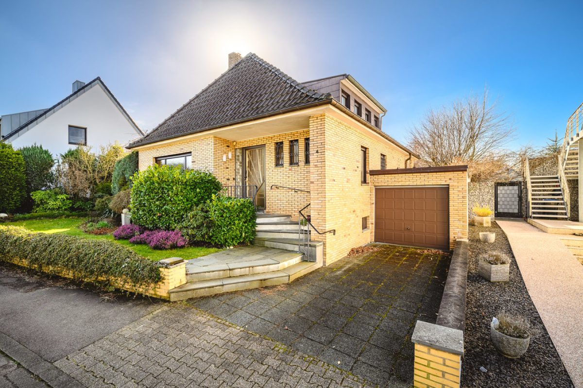 Immobilienangebot - Aachen - Wohnen - Freistehendes Einfamilienhaus mit Bungalow-Charakter in einer der beliebtesten Straßen von Laurensberg