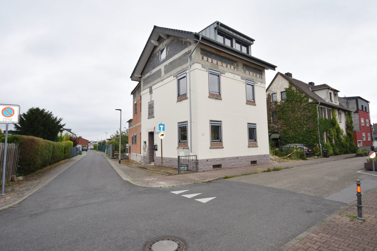 Immobilienangebot - Herzogenrath - Wohnen - Ruhig gelegenes, freistehendes Zweifamilienhaus im Rohbauzustand