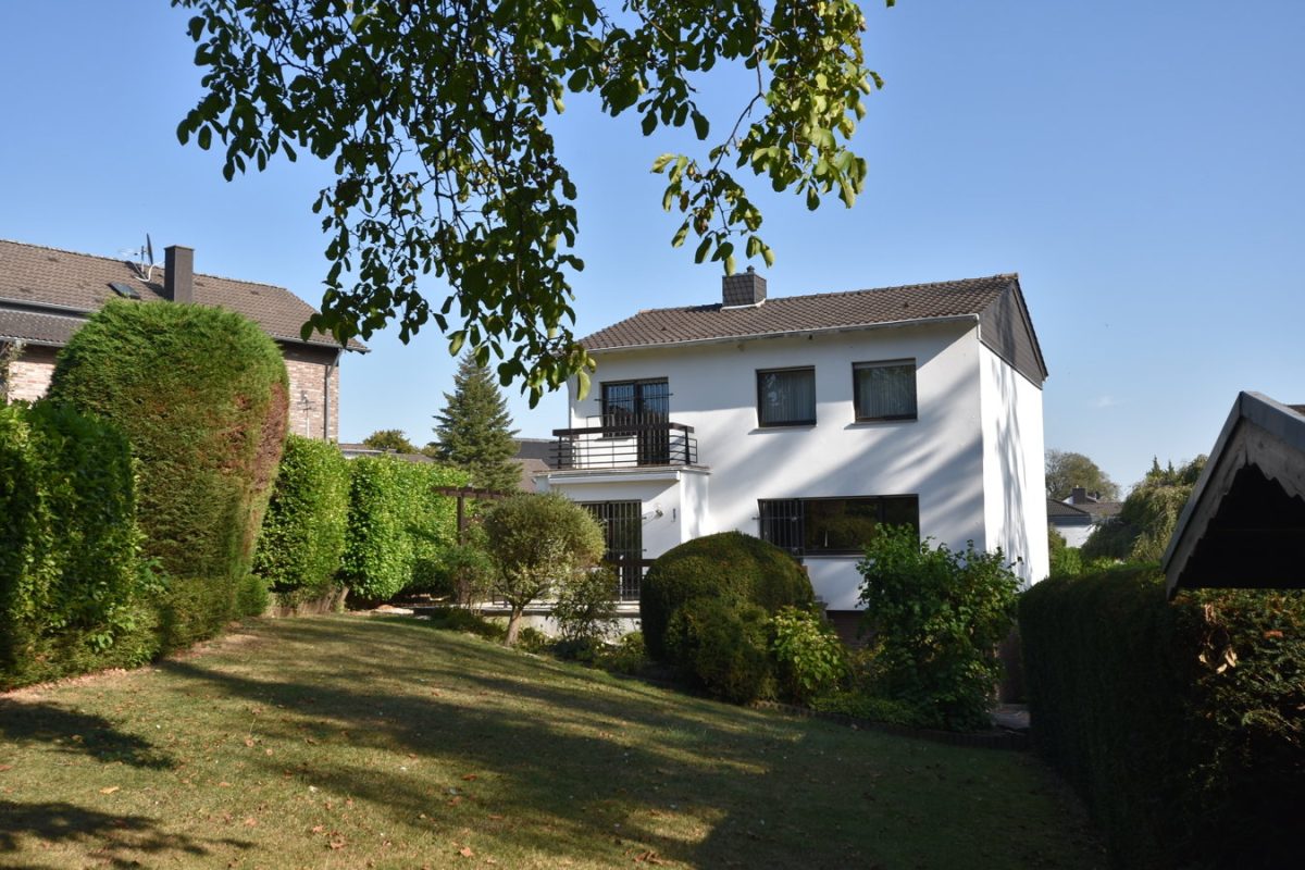 Immobilienangebot - Eschweiler - Wohnen - Freistehendes Einfamilienhaus in ruhiger, zentraler Lage