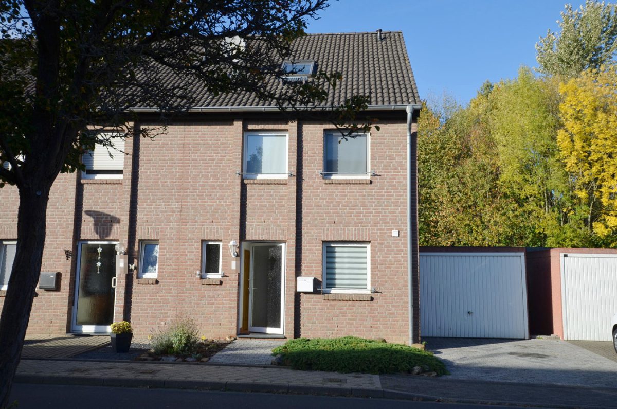 Immobilienangebot - Alsdorf - Wohnen - Bezugsfreies Einfamilienhaus mit Garage in beliebter Wohnlage