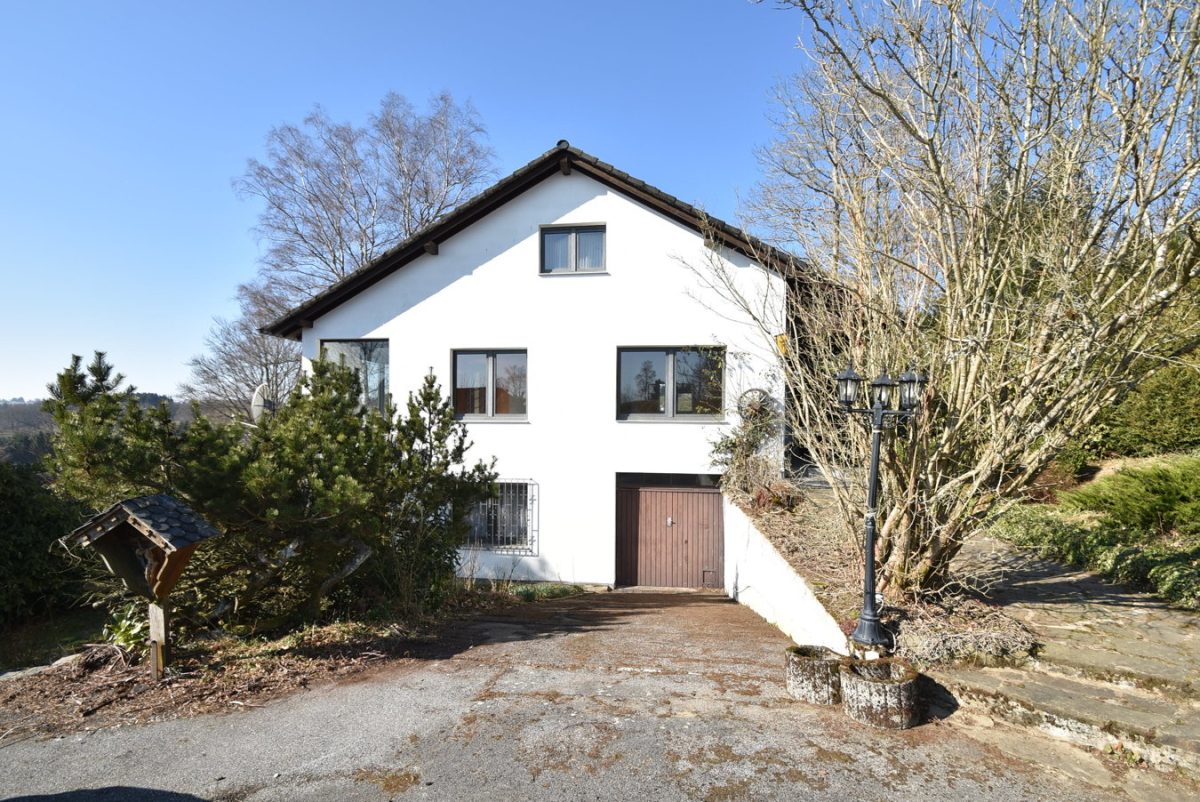 Immobilienangebot - Monschau - Wohnen - Großes Einfamilienhaus mit herrlicher Fernsicht in ruhiger Lage